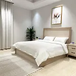 Luxurious 3 Bedroom Apartment - 5 Minutes To Boulevard