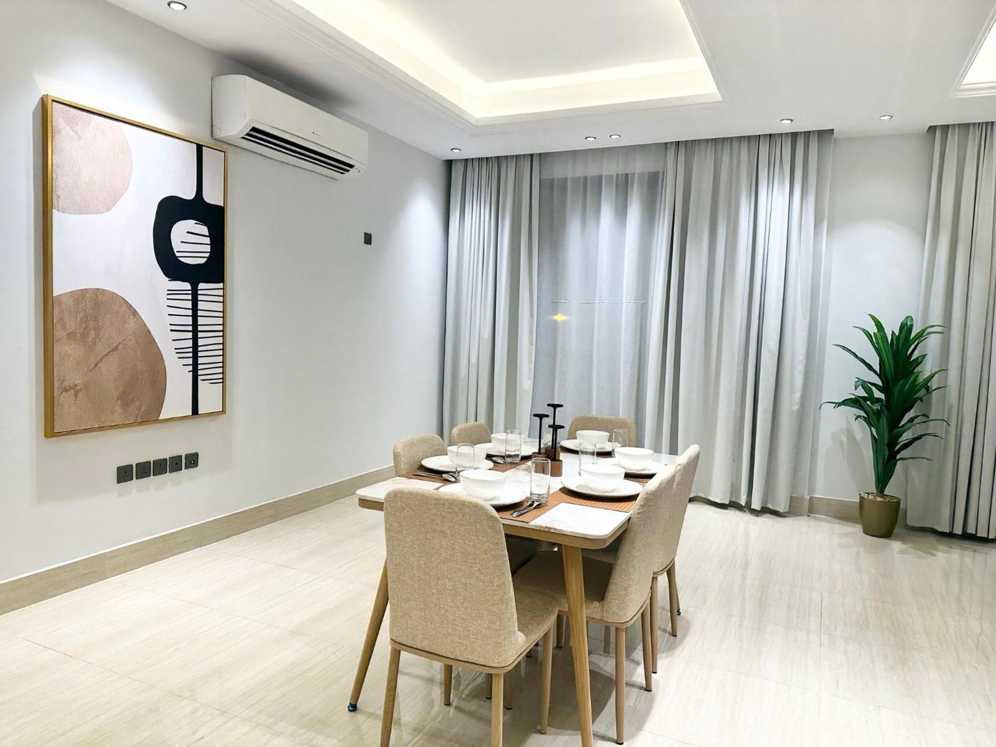 Luxurious 3 Bedroom - 5 Minutes To Boulevard *